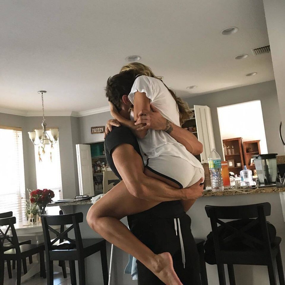 Hold Me Tight (67 photos)