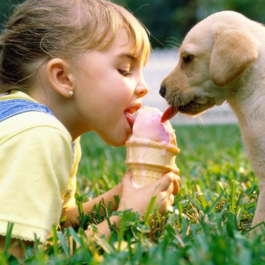 Kiss of mom and daughter