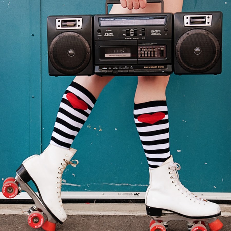 80s aesthetics with tape recorder