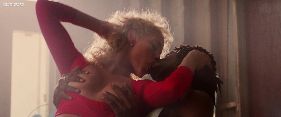 Elizabeth Berkeley Lesbian striptease