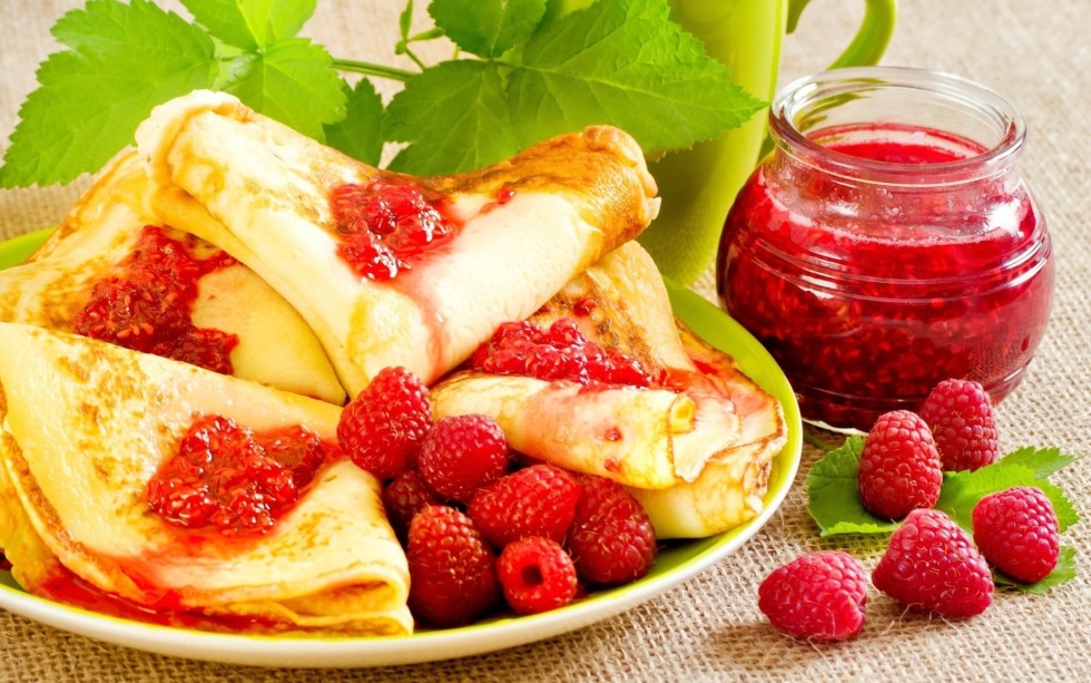 Pancakes with raspberry jam