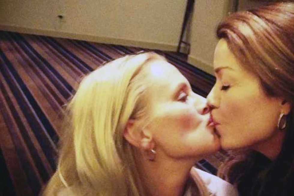 Lia Thompson naked breasts