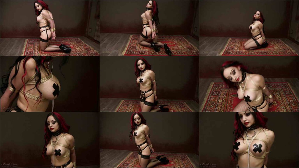 Dani Divine Naked Tits Middle finger