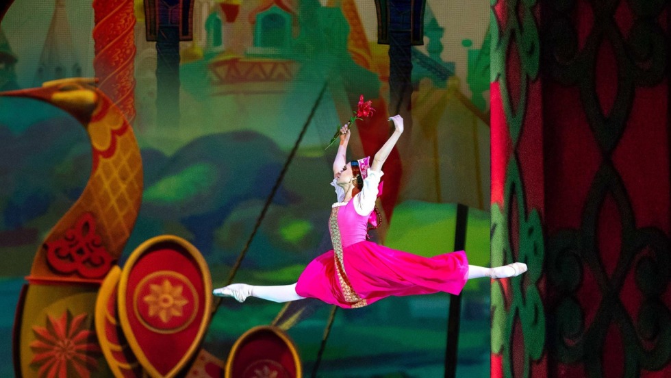 Smiley with flowers in hands from a fool