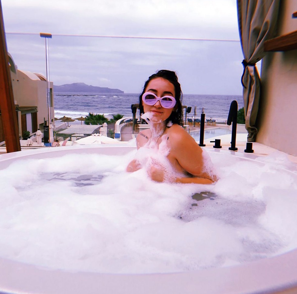 Noah Cyrus undresses