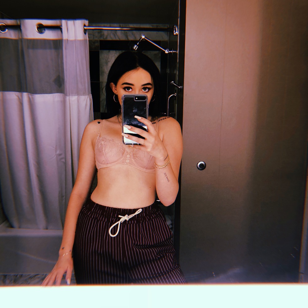 Noah Cyrus Hot
