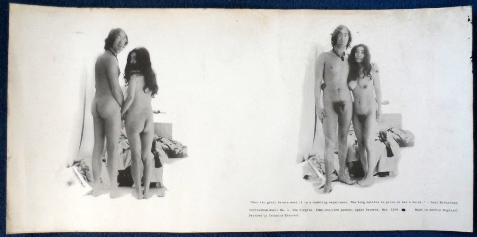 John Lennon and Yoko it is a photo famous naked