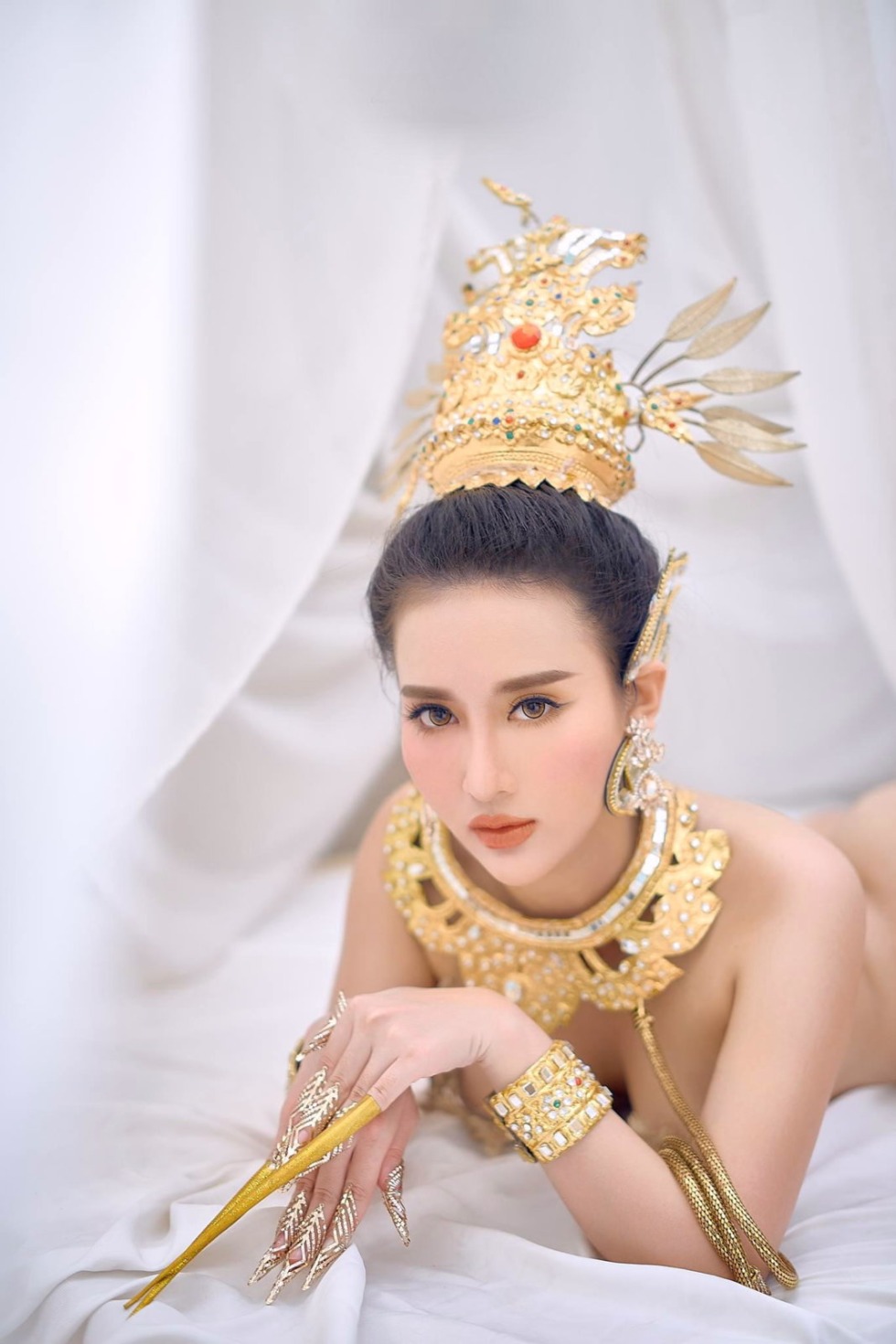 Vo Huynh Ngoc Phung Wrap scarf lộ vếu