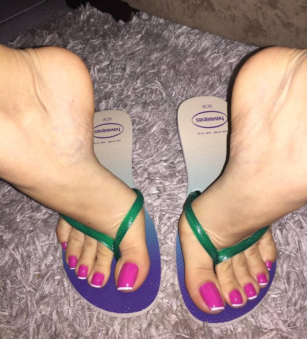 Mem of sex education Nails Heels