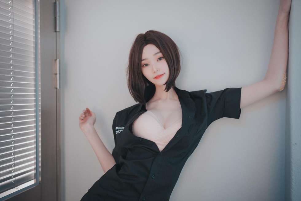 Grant Gastin near the grave of Oliver Original