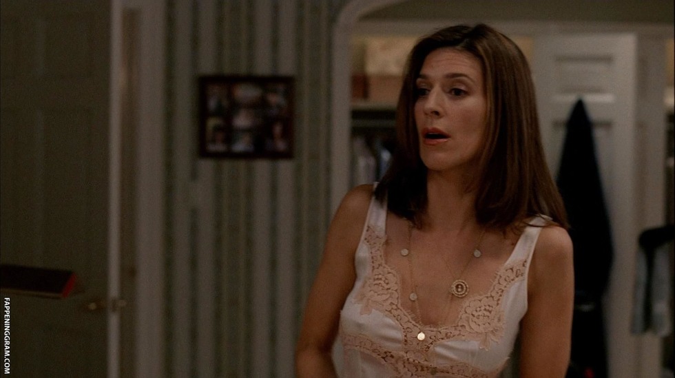 Perry Reeves surroundings