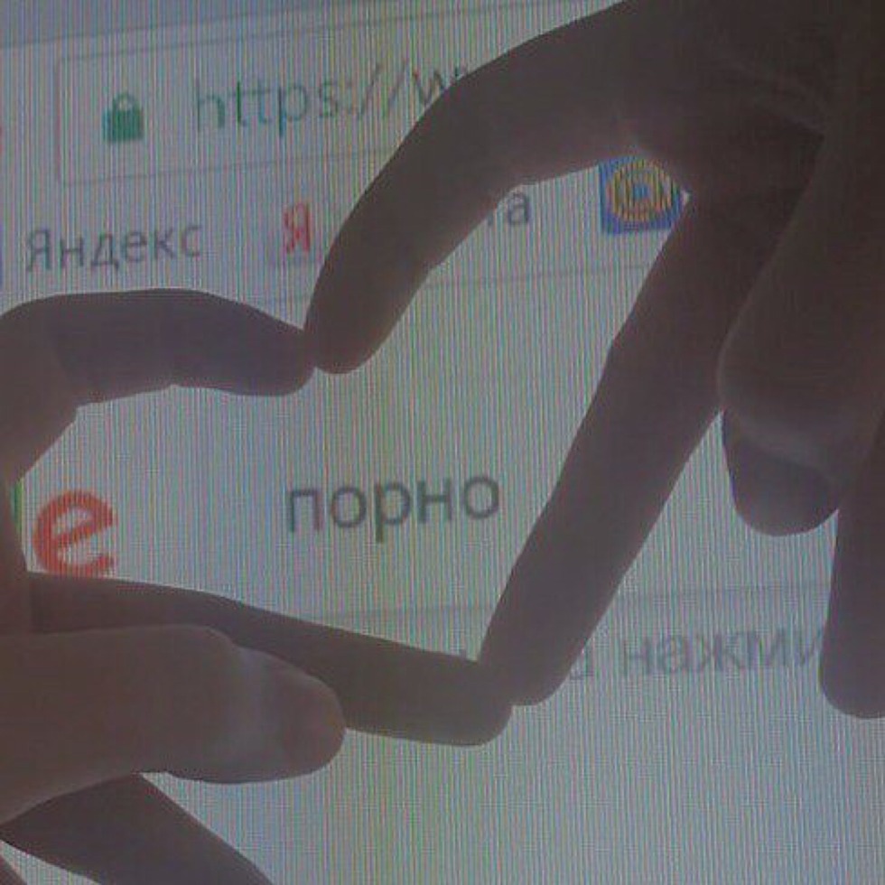 Drawings of girls with chupachups colored pencils