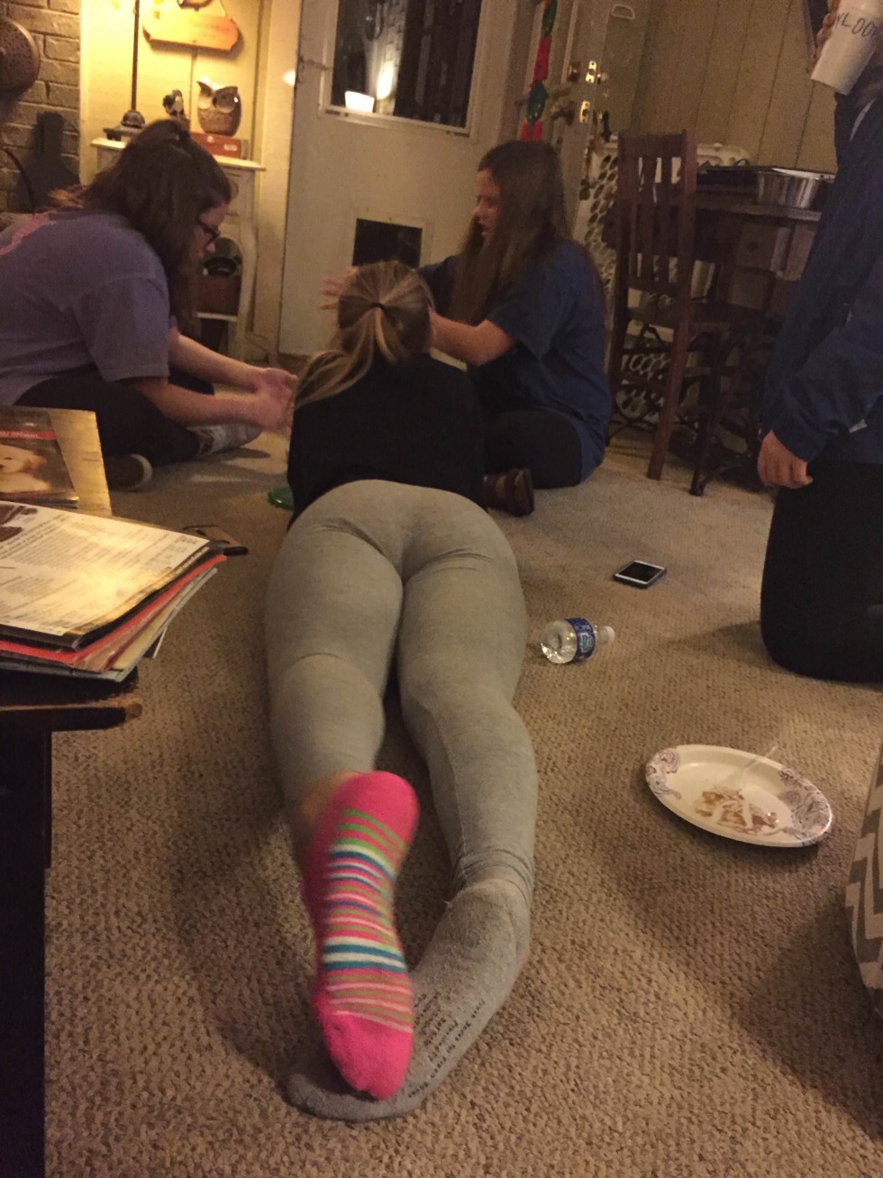 Photo hunt for girls in leggings