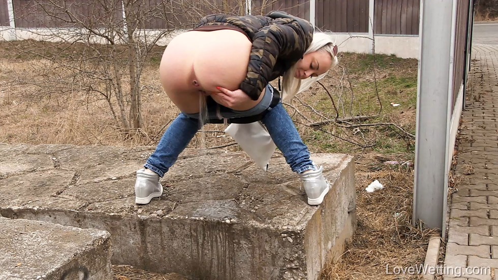 Female pissing on all fours