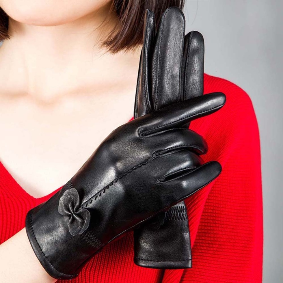 Sadisters in leather gloves