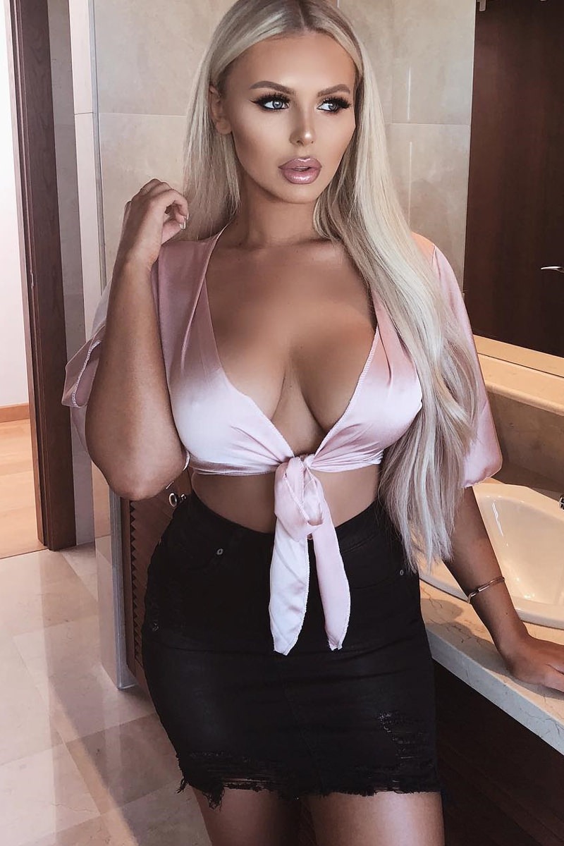 Red -haired unshaven crotch