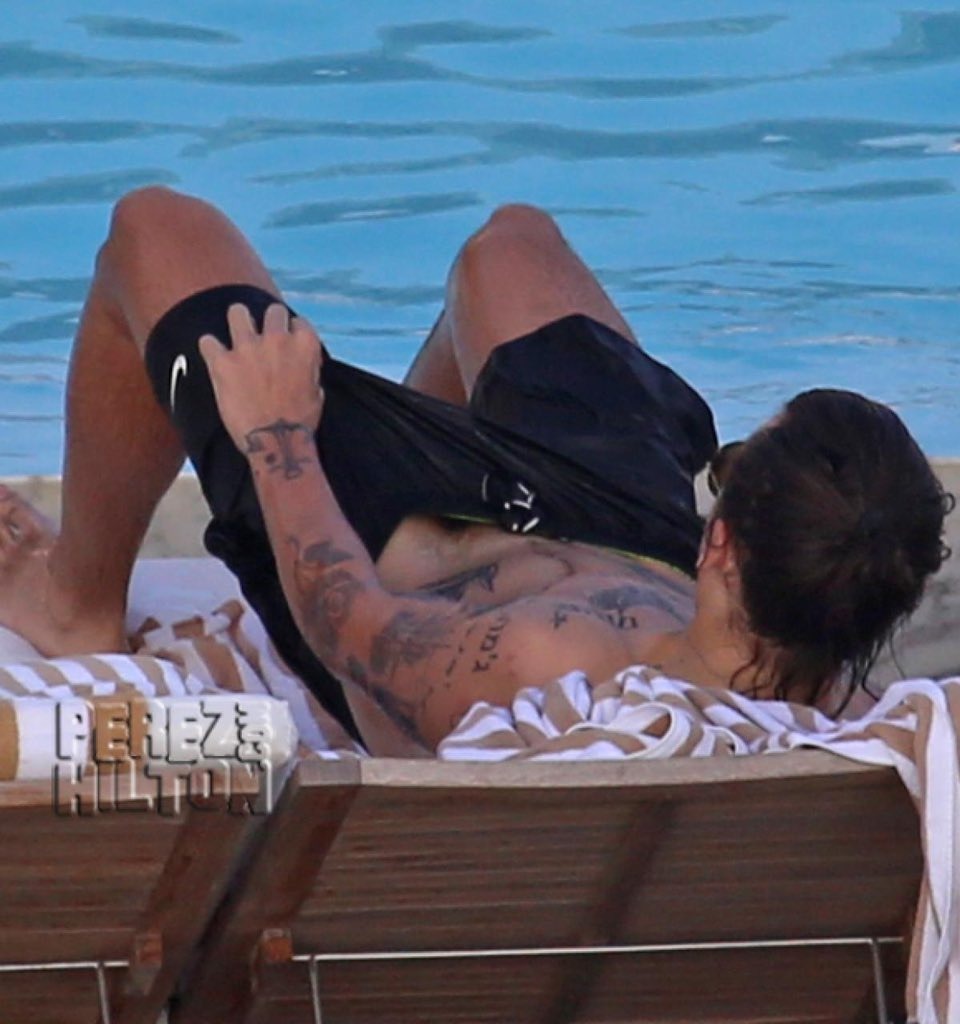 One Direction Harry Gay?