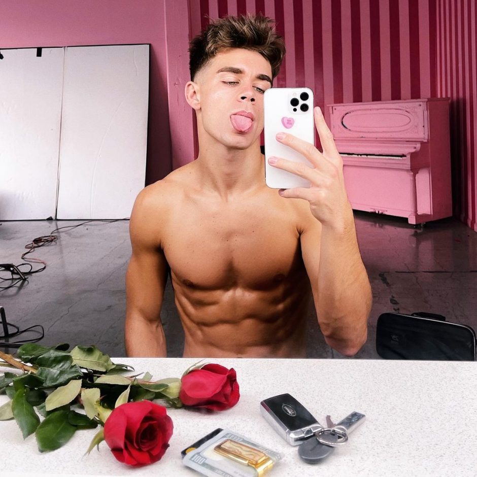 Matthew Crawford (83 photos)