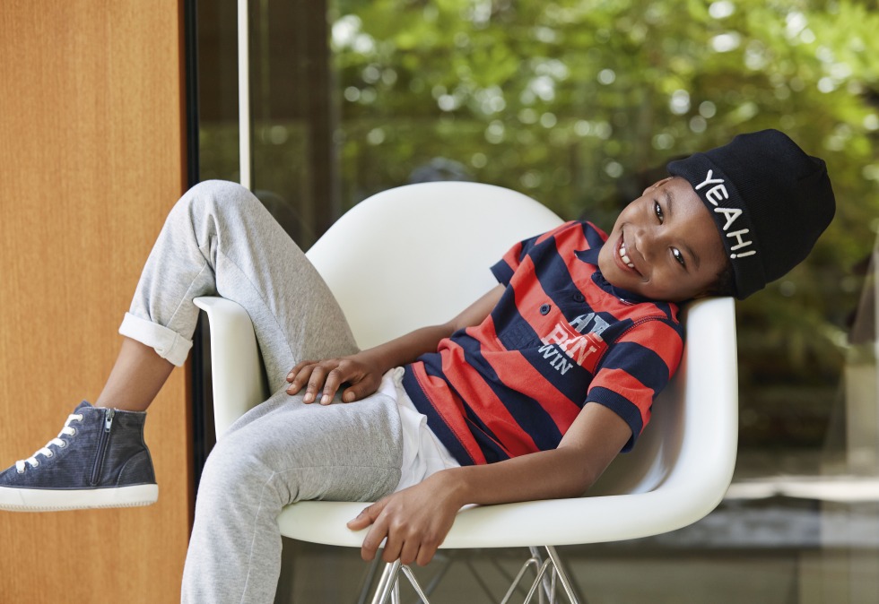 Fotokids boy without hesitation