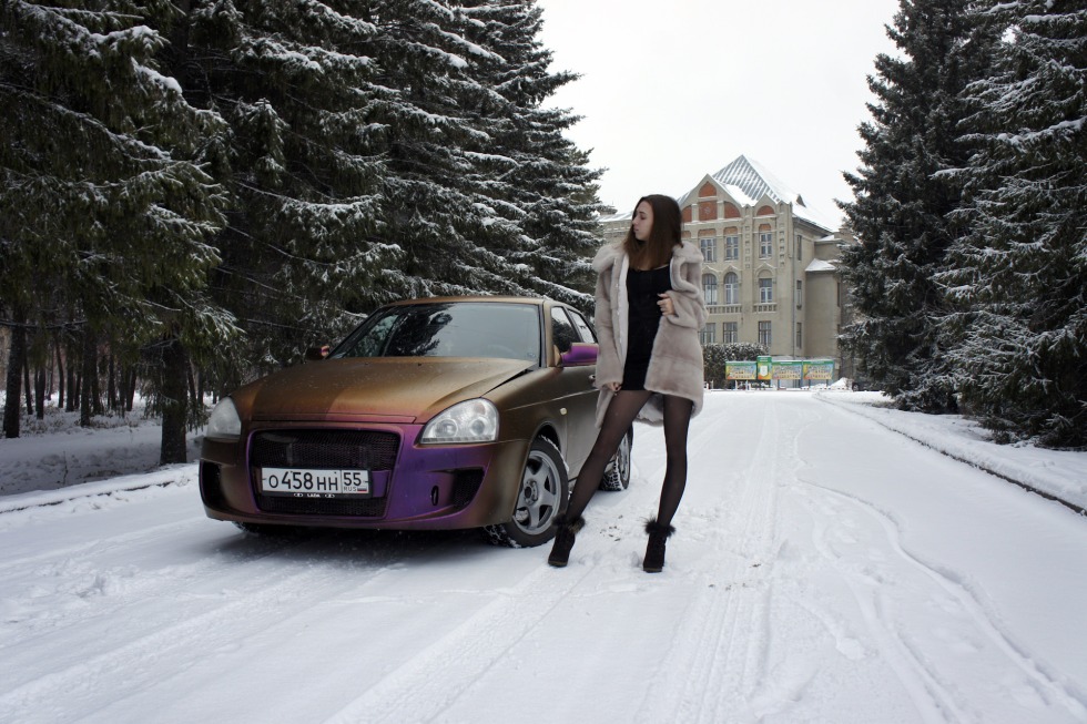 Girl car is beautiful in winter