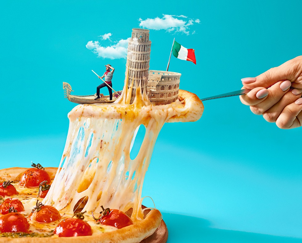 Colosseum, Pisa, Pizza and Hondolier