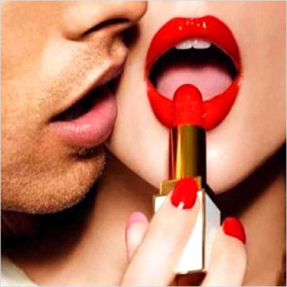 Manu Bennett on horseback