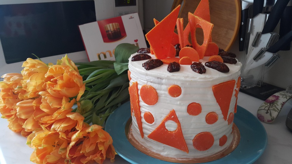 Carrot cake with almonds
