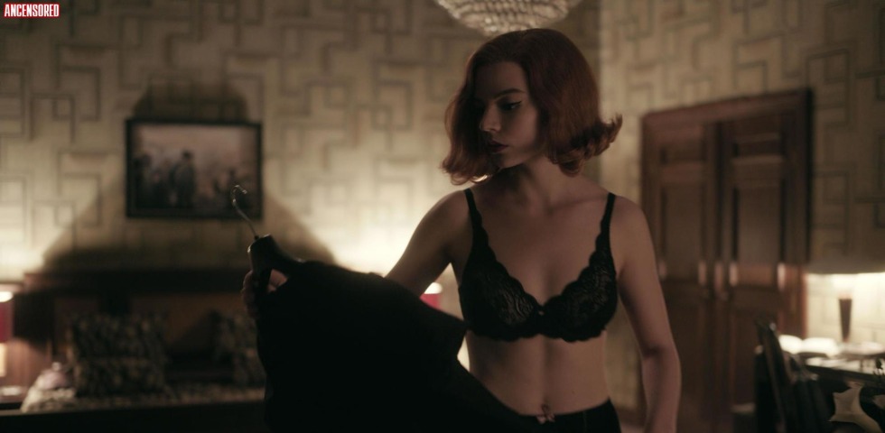 Anya Taylor Joy paparazzi smokes