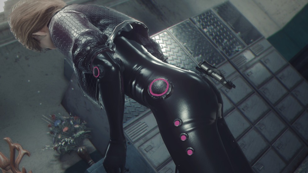 Blonde in linen Selfies