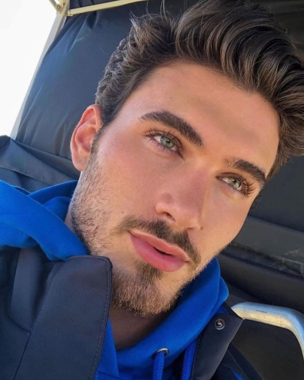 Blocking screen wallpaper in white style