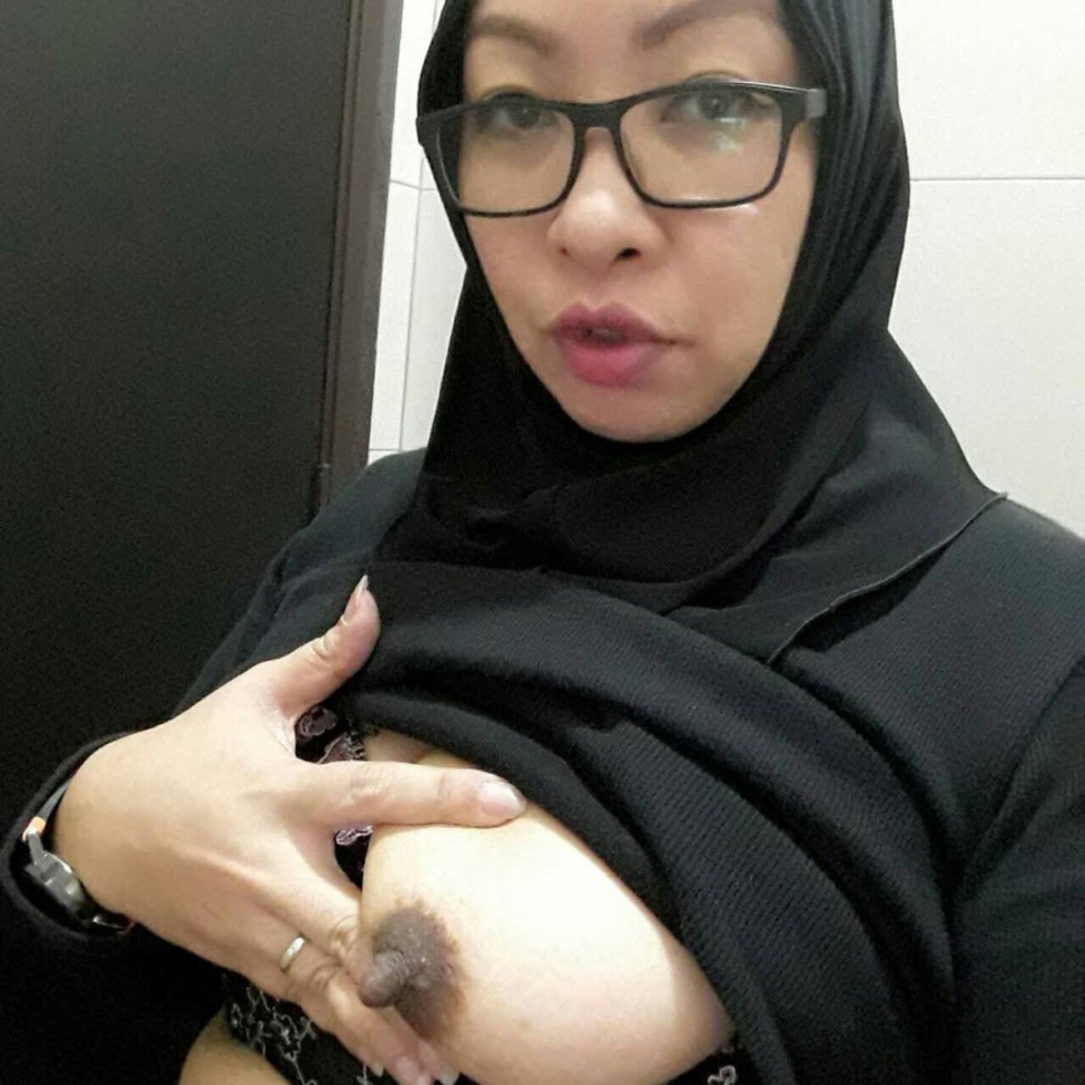 XXX Indonesian hijab