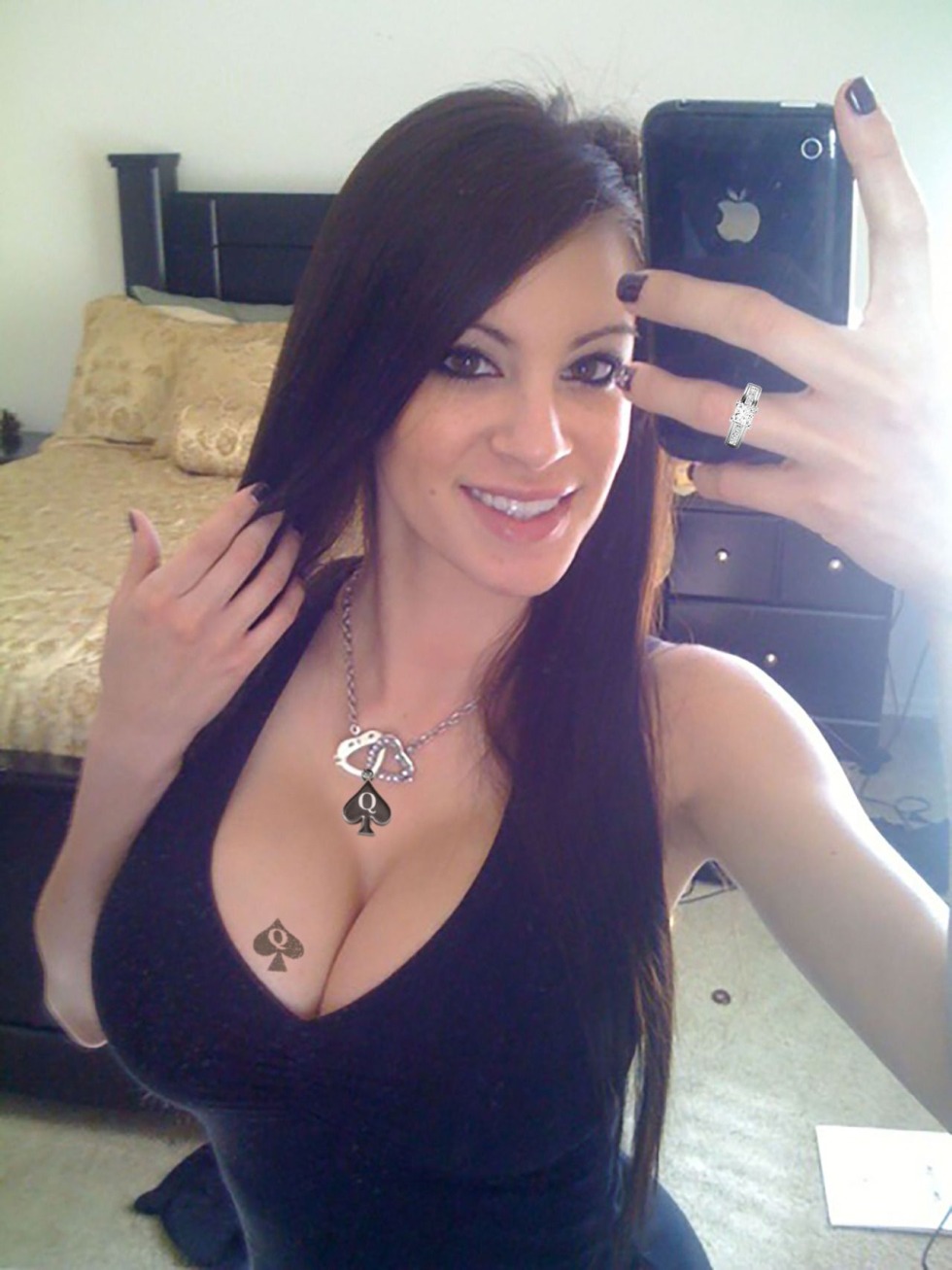 Queen of spades selfie