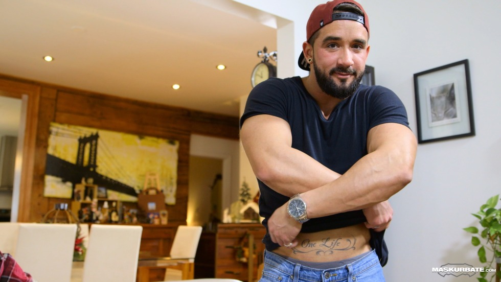 Maskurbate - Muscle Hunk Shows Off & Jerks in Montreal