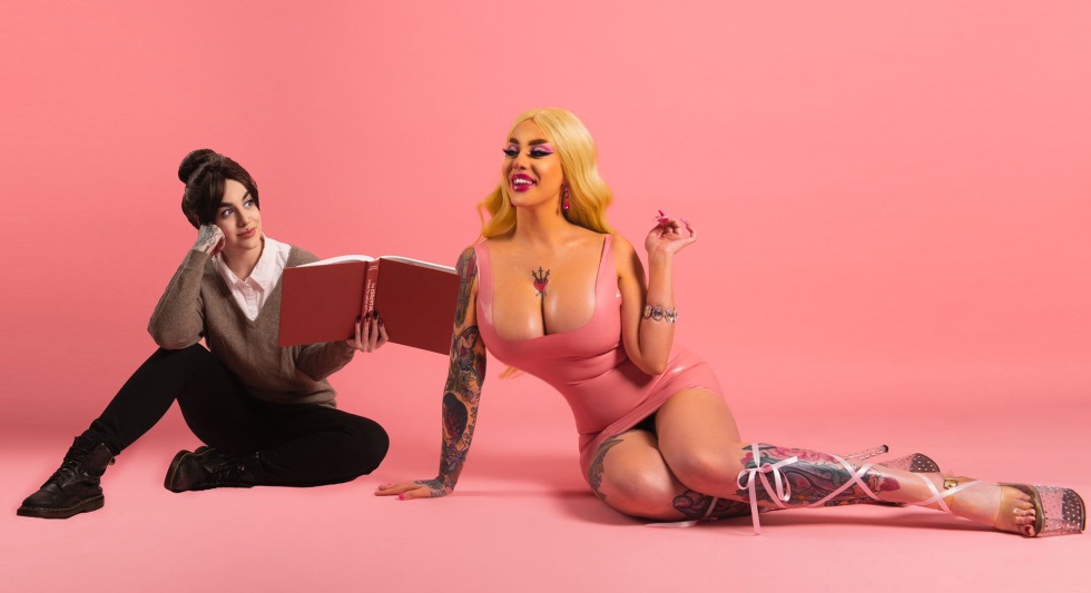 U Es si above the league woman