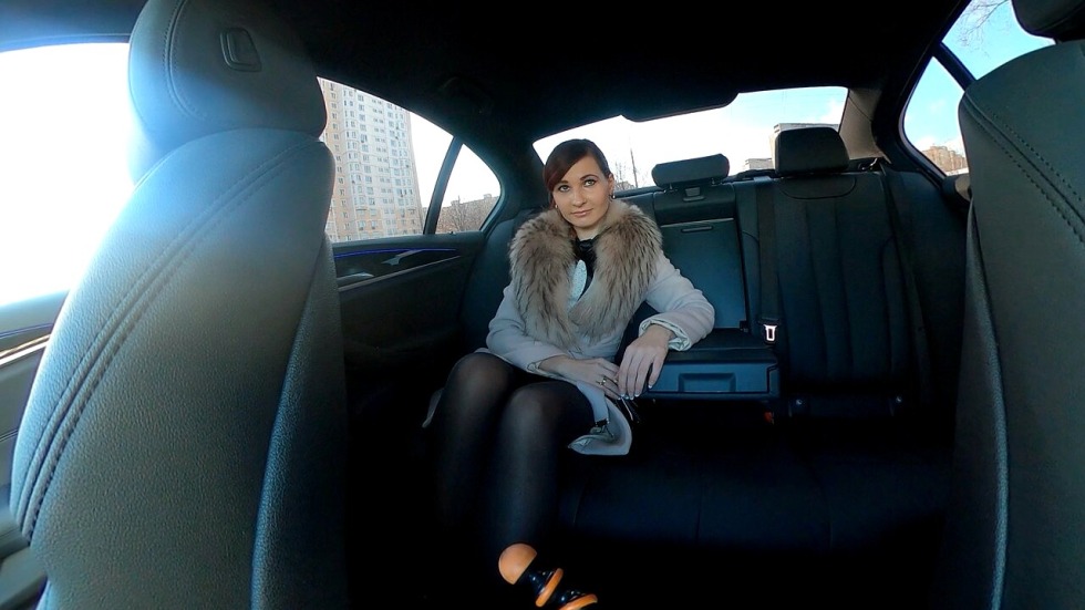 Dual -sided angle at the base of the correct quadrangular