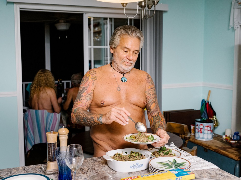 Photos of naked Grenny. On the kitchen