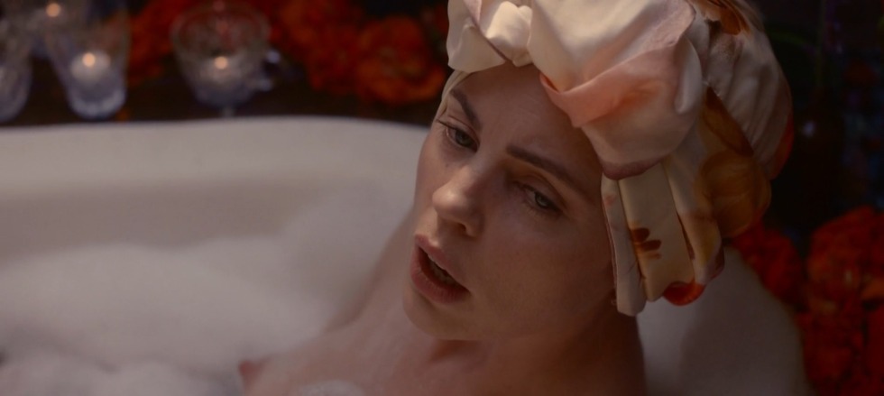 Melissa George chest