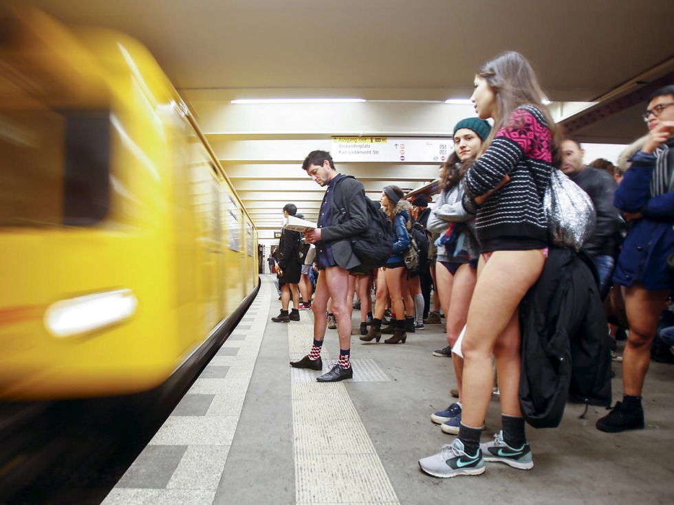 Flashmob in the subway without pants in Moscow 2017