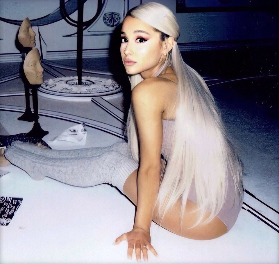 Ariana Grande Blonde 2020