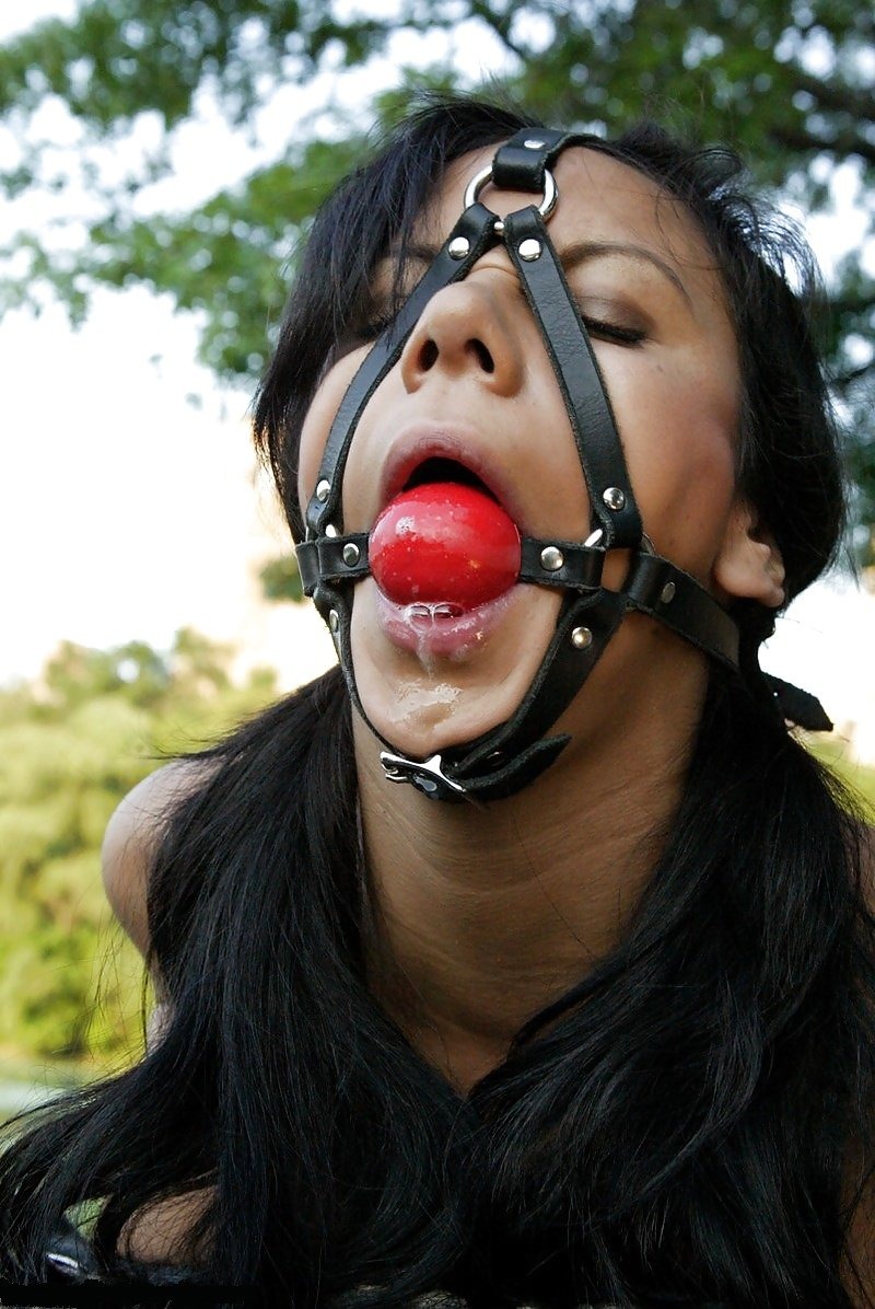 Fuck in the mouth of a connected girl