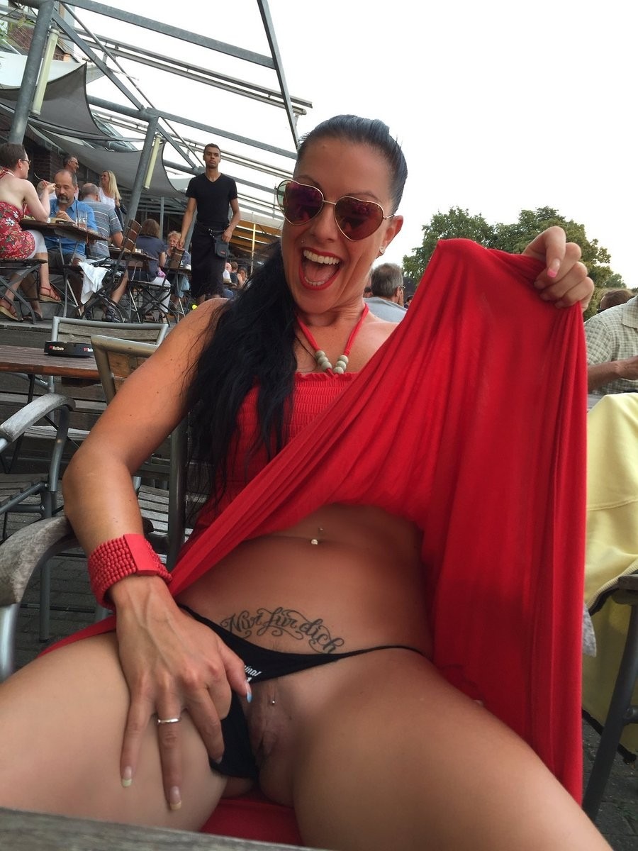 Upskirt Mature amateur