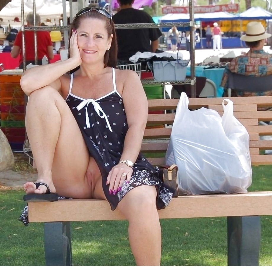 Butt of mothers under a skirt