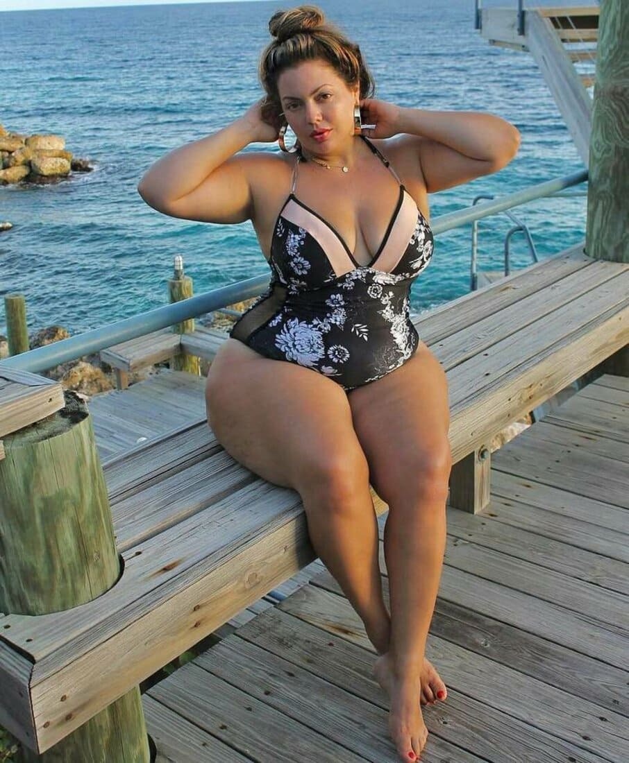 Olivia la Roche Tarra White on a yacht