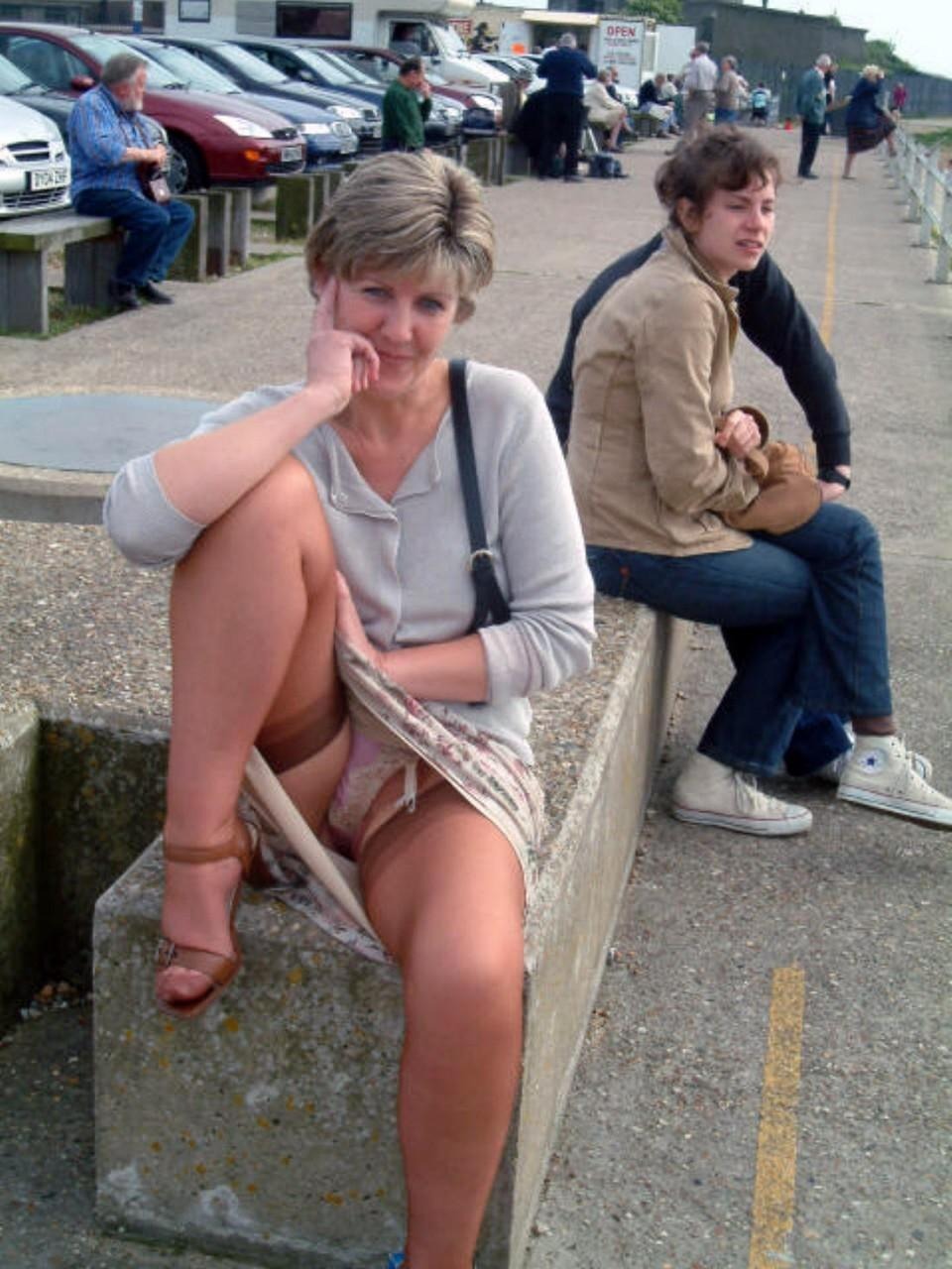 Spied under a skirt at the mature