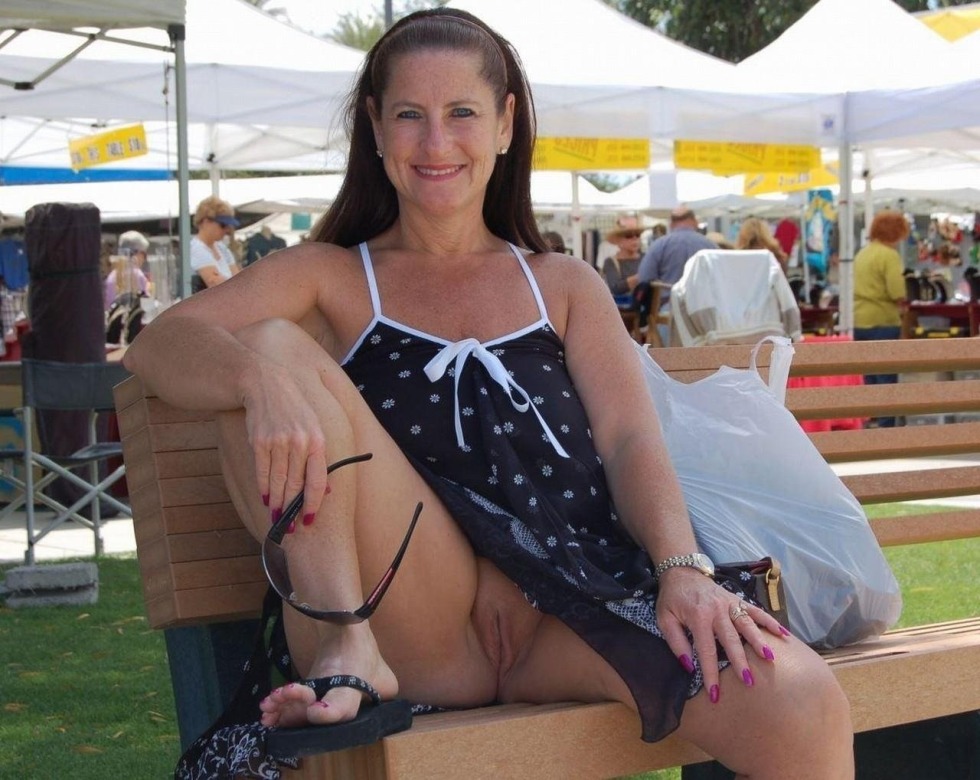 Mature naked women voyeurist