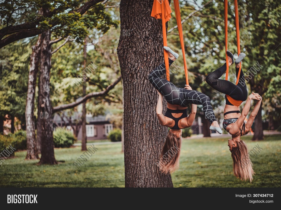 Hang upside down on the stairs