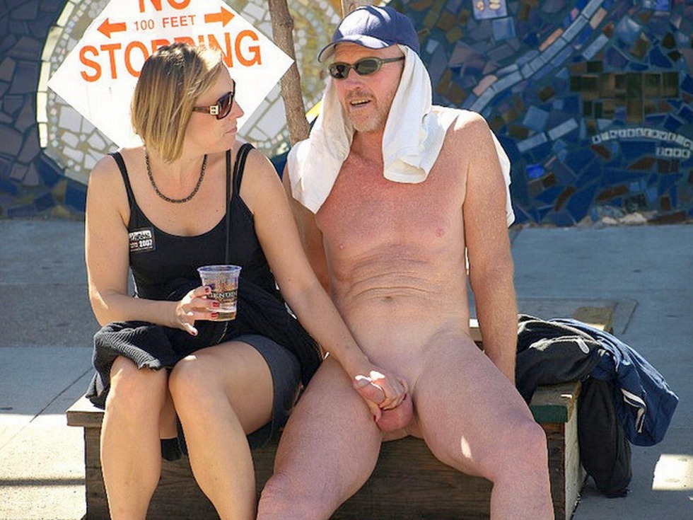 Shows a member to girls on the street