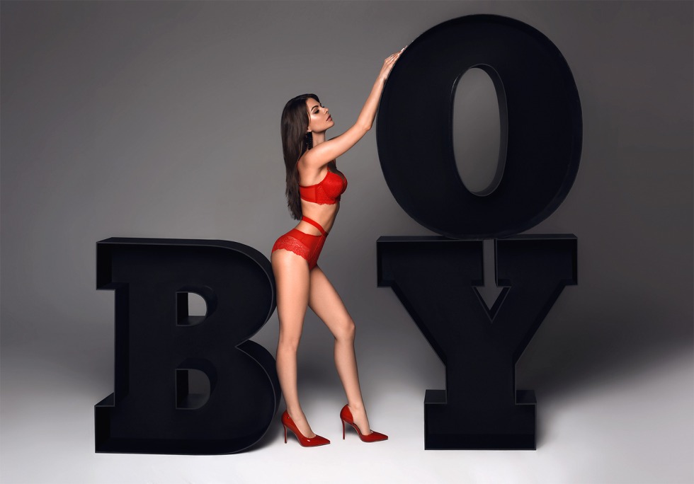 Lesya Makhno in maxim