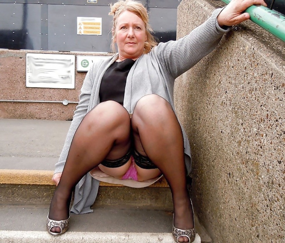 Adult women without panties