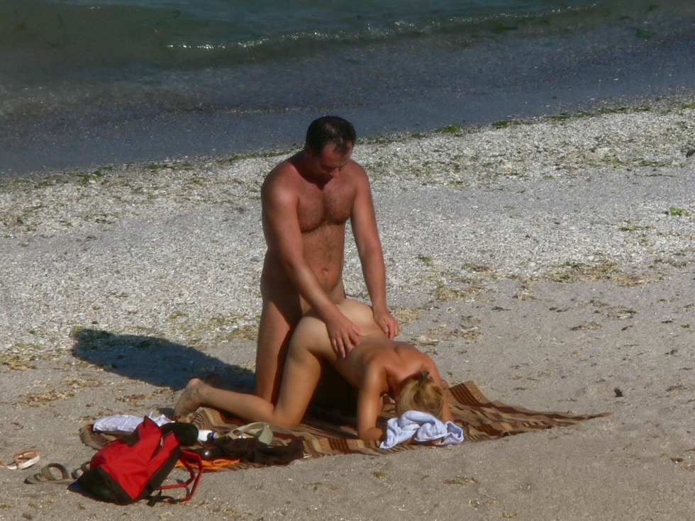 Publicly fuck on the beach